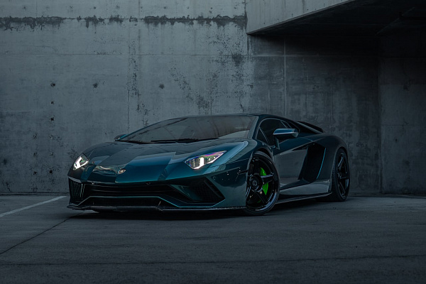 Фото дисков Brixton Forged TR05 Черный глянец на Lamborghini Aventador