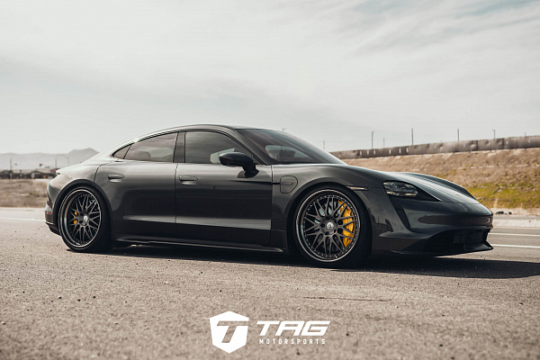 Фото дисков HRE 540C Сатиновый темный лак на Porsche Taycan I