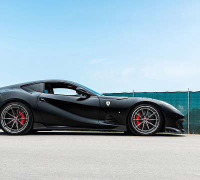 Фото дисков 1886 Wheels G010 на Ferrari 812