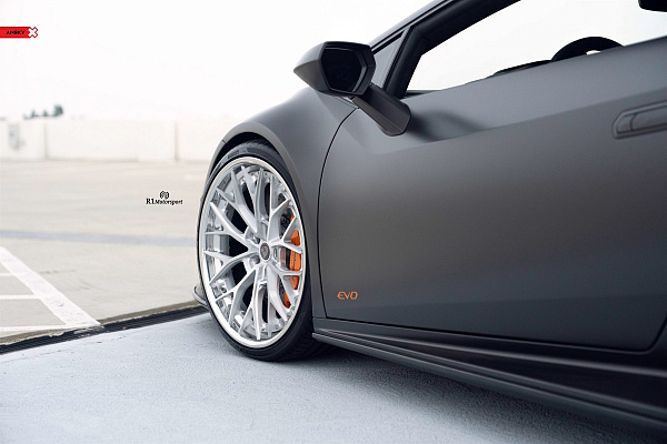 Фото дисков Anrky AN30 Глянцевый лак на Lamborghini Huracan