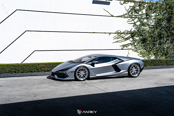 Фото дисков Anrky XR-301 Глянцевый лак на Lamborghini Revuelto