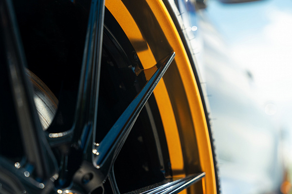 Фото дисков Strasse Wheels SV10 Deep Concave FS Черный глянец на Porsche Taycan I
