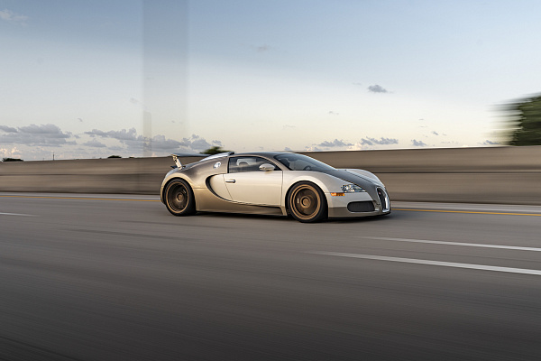 Фото дисков Strasse Wheels SV5 Deep Concave Duoblock Сатиновая бронза на Bugatti Veyron