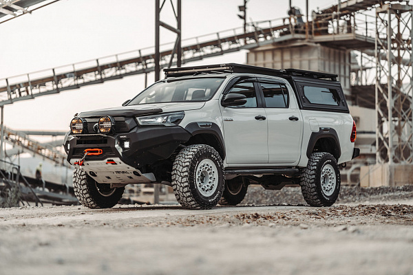 Фото дисков Black Rhino FUJI Белый сатин на Toyota Hilux VIII