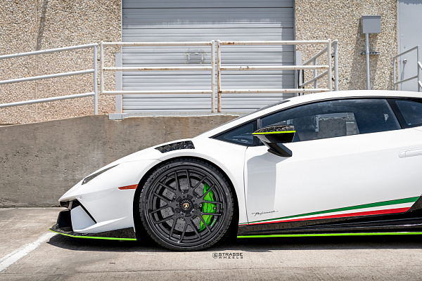 Фото дисков Strasse Wheels SM7 Deep Concave FS Другой цвет на Lamborghini Huracan