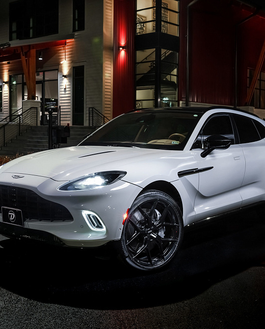 Фото дисков HF-5 Черный глянец на Aston Martin DBX