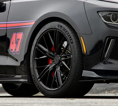 Фото дисков MRR M650 на Chevrolet Camaro VI