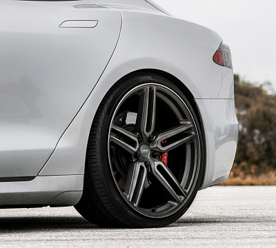 Фото дисков Vossen HF-1 на Tesla Model S