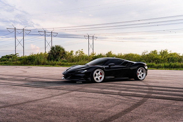 Фото дисков Strasse Wheels F5 Track Глянцевый лак на Ferrari SF90