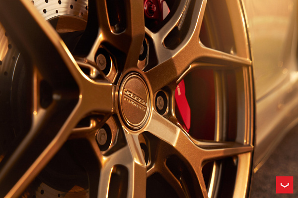 Фото дисков Vossen HF-5 Глянцевая бронза на Porsche Cayman II