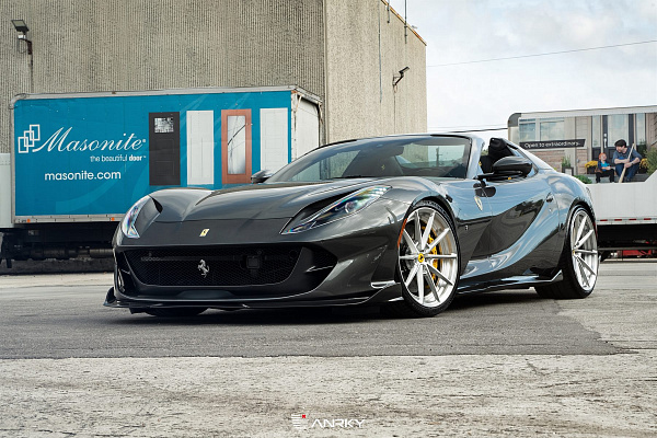 Фото дисков Anrky AN28 Глянцевый лак на Ferrari 812