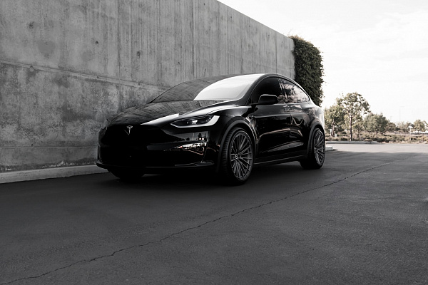 Фото дисков Brixton Forged PF20 R Сатиновый графит на Tesla Model X