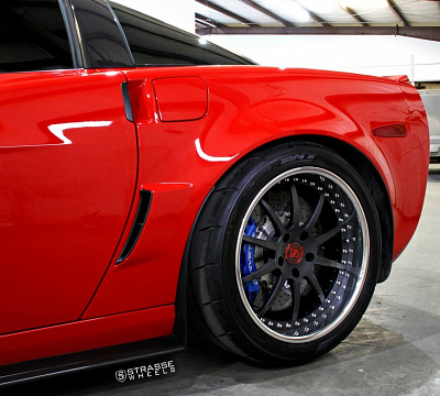 Фото дисков Strasse Wheels R10 Signature на Chevrolet Corvette C6
