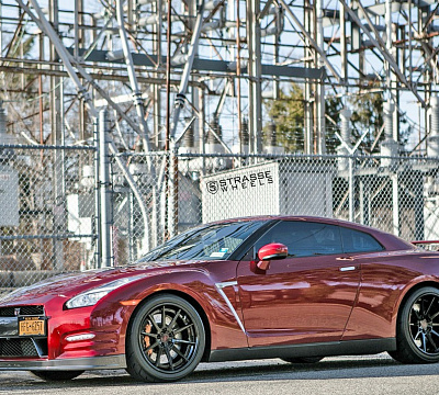 Фото дисков Strasse Wheels R10 Deep Concave FS на Nissan GT-R