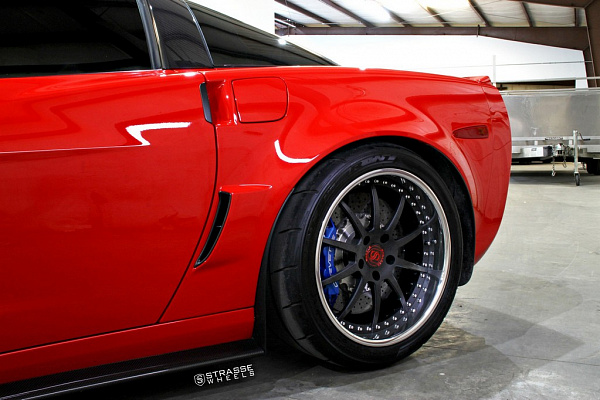 Фото дисков Strasse Wheels R10 Signature Черный сатин на Chevrolet Corvette C6