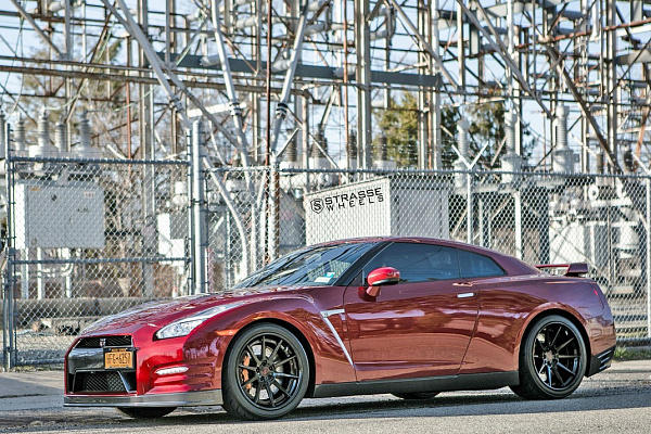 Фото дисков Strasse Wheels R10 Deep Concave FS Черный глянец на Nissan GT-R