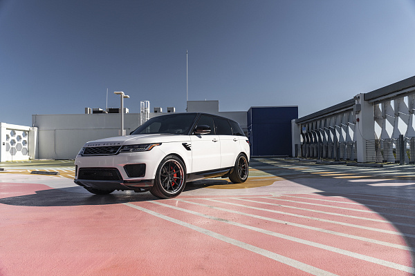 Фото дисков Strasse Wheels SV10 Deep Concave FS Черный сатин на Range Rover Sport II
