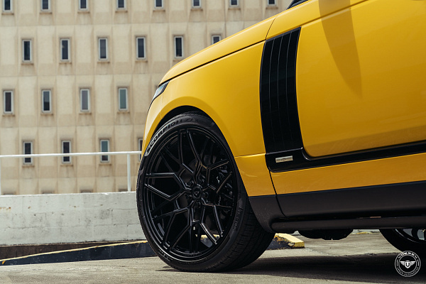 Фото дисков Vossen UV-1 Черный глянец на Land Rover Range Rover IV
