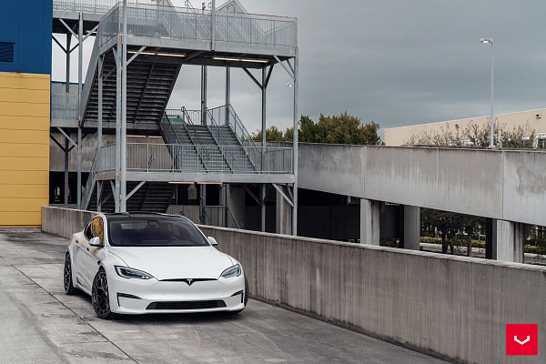 Фото дисков Vossen HFX-1 (5-Lug) Черный глянец на Tesla Model S