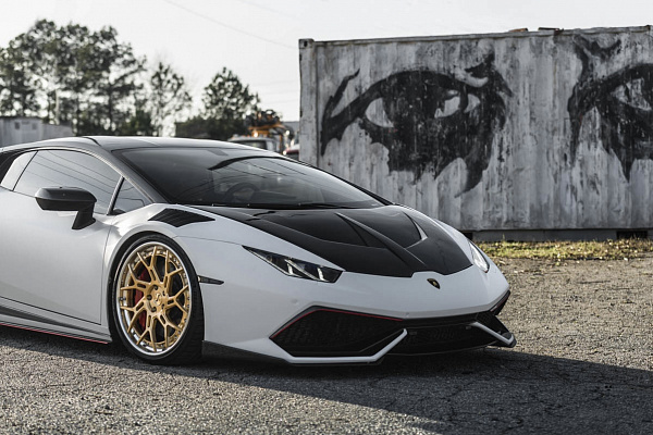 Фото дисков Savini SV72 Сатиновое золото на Lamborghini Huracan