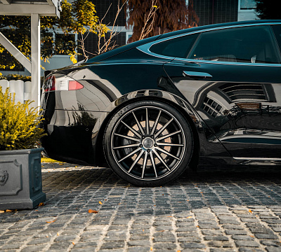 Фото дисков Vossen VFS-2 на Tesla Model S