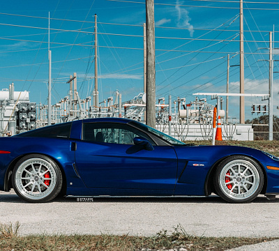 Фото дисков Strasse Wheels R10 Track на Chevrolet Corvette C6