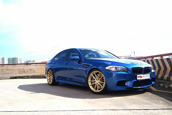 Фото дисков HRE P104 Глянцевое золото на BMW 5/M5 (F10)
