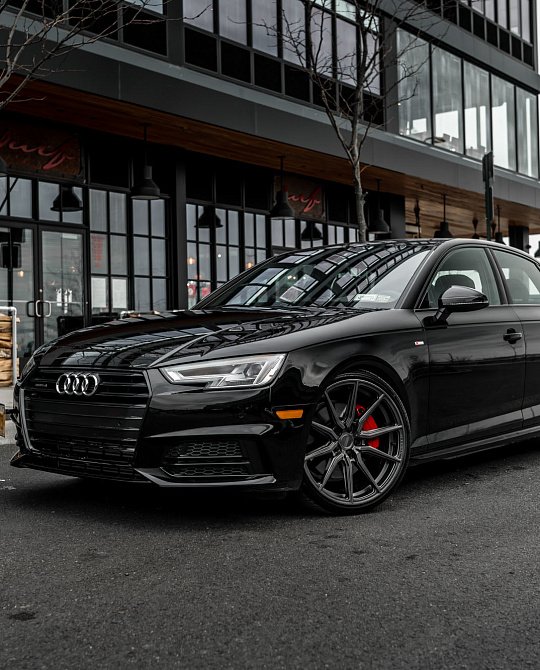 Фото дисков HF-3 Глянцевый графит на Audi A/S/RS 4 (B9)