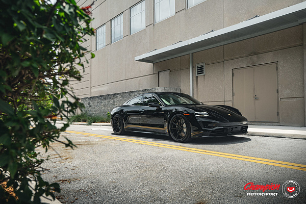 Фото дисков Vossen RS92 Черный глянец на Porsche Taycan I