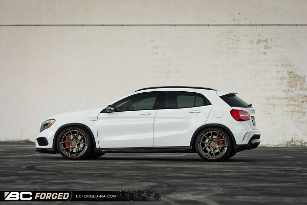 Фото дисков BC Forged HCA381 Сатиновая бронза на Mercedes-Benz GLA (X156)