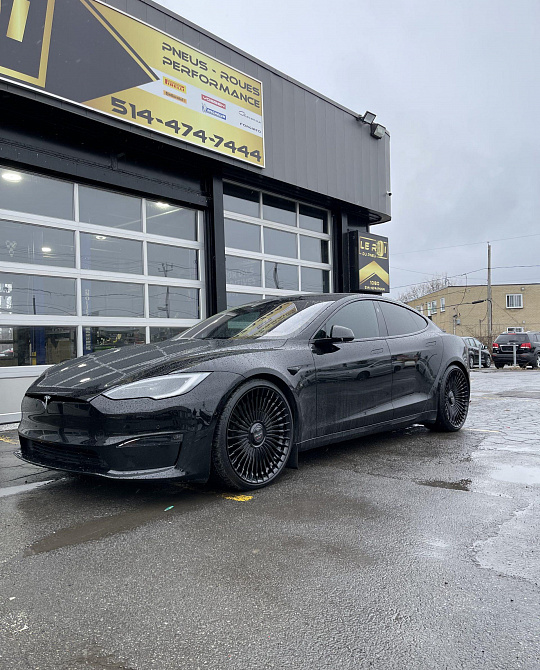 Фото дисков Tulum Черный глянец на Tesla Model S