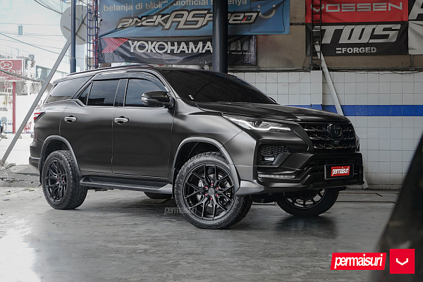 Фото дисков Vossen HF6-4 Черный сатин на Toyota Fortuner II