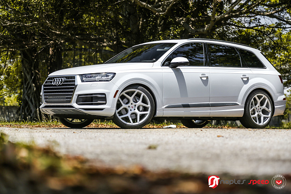 Фото дисков Vossen CG-205 Серебро на Audi Q7 (4M)