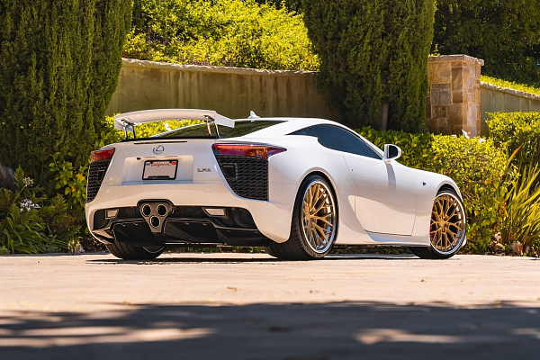 Фото дисков Anrky AN30 Сатиновое золото на Lexus LFA