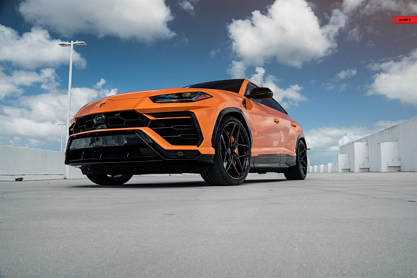 Фото дисков Anrky S1-X4 Черный глянец на Lamborghini Urus