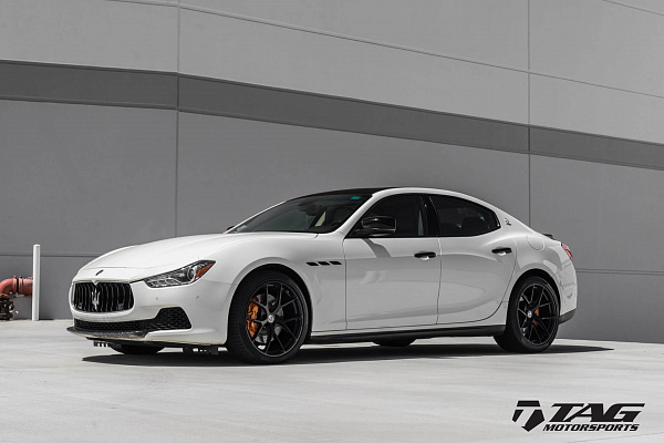 Фото дисков HRE P101 Черный глянец на Maserati Ghibli
