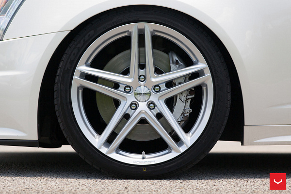 Фото дисков Vossen VFS-5 Серебро на Cadillac CTS II