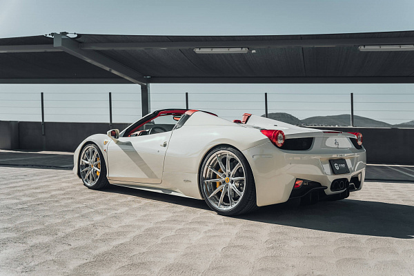 Фото дисков HRE S104SC Глянцевый лак на Ferrari 458