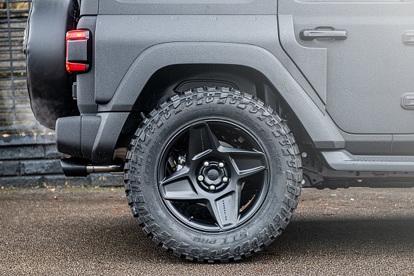 Фото дисков Kahn Mondial Heavy Duty RS Черный матовый на Jeep Wrangler IV (JL)