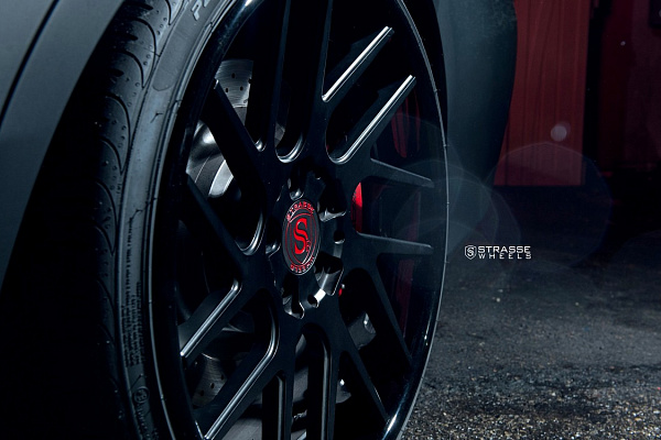 Фото дисков Strasse Wheels SM7T Deep Concave Черный сатин на Mercedes-Benz C-Class (W205)