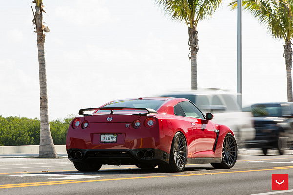 Фото дисков Vossen VFS-2 Глянцевый графит на Nissan GT-R