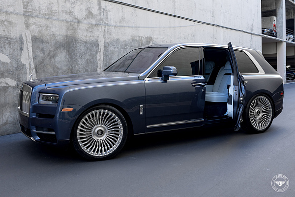 Фото дисков Vossen UV-5 Глянцевый лак на Rolls-Royce Cullinan