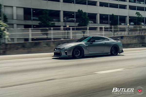Фото дисков Vossen M-X6 Черный глянец на Nissan GT-R