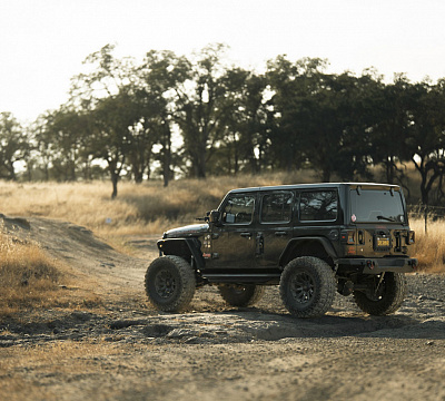Фото дисков Black Rhino DIAMONDBACK на Jeep Wrangler IV (JL)