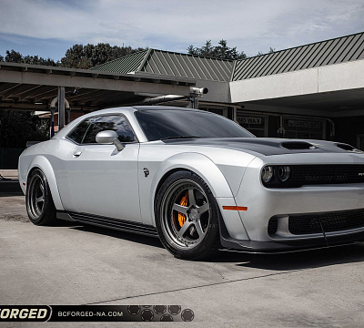 Фото дисков BC Forged LE05 // MLE05 на Dodge Challenger III