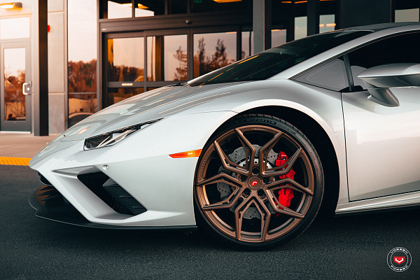 Фото дисков Vossen EVO-3R Сатиновая бронза на Lamborghini Huracan
