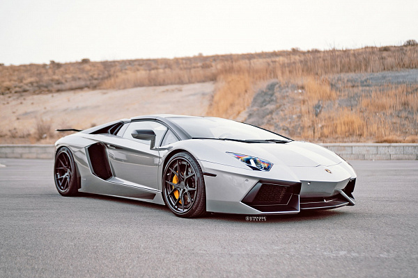 Фото дисков Strasse Wheels SM5R Deep Concave FS Черный матовый на Lamborghini Aventador