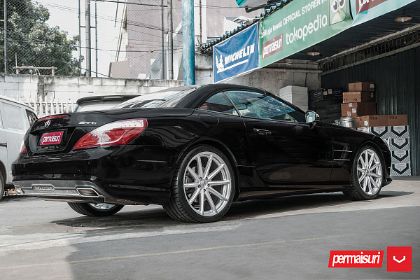 Фото дисков Vossen VFS-10 Серебро на Mercedes-Benz SL (R231)
