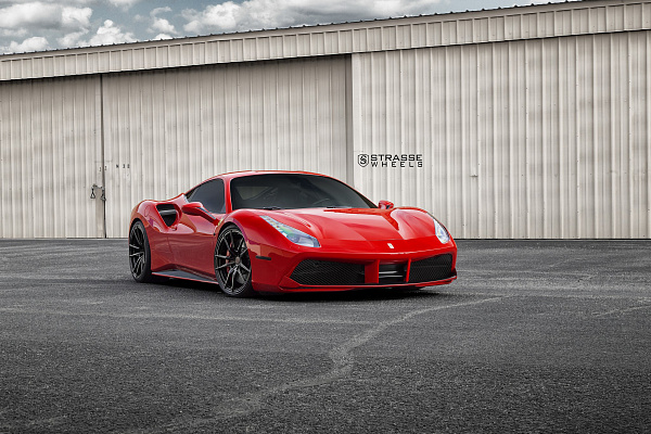 Фото дисков Strasse Wheels SV1 Deep Concave Monoblock Черный глянец на Ferrari 488