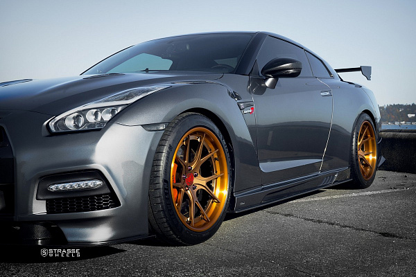 Nissan GT-R